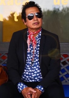 Headshot of Alejandro Escovedo wearing sunglasses